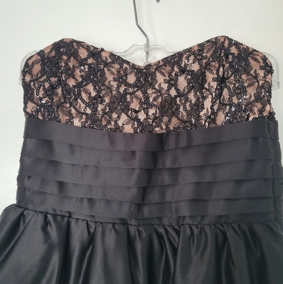 Betsey Johnson Black Strapless Bubble Hem Formal Dress size 4 - Picture 4 of 10